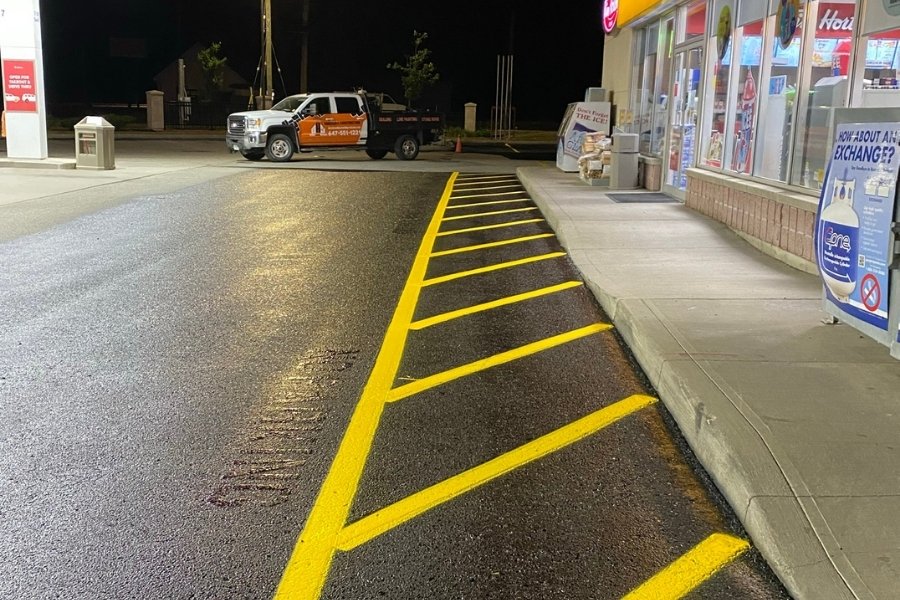 Commercial asphalt sealing and repair project