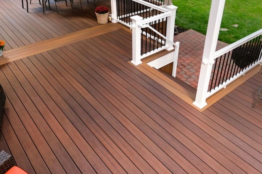 fiberon brown compsite backyard deck