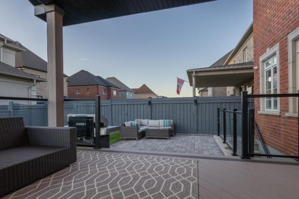 interlocking Lakeview backyard