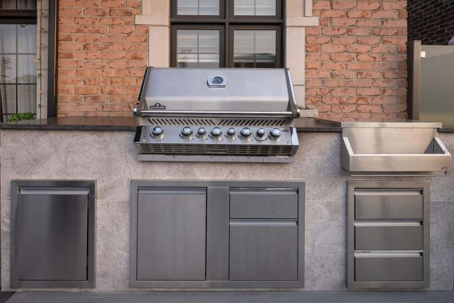 Outdoor kitchen layout