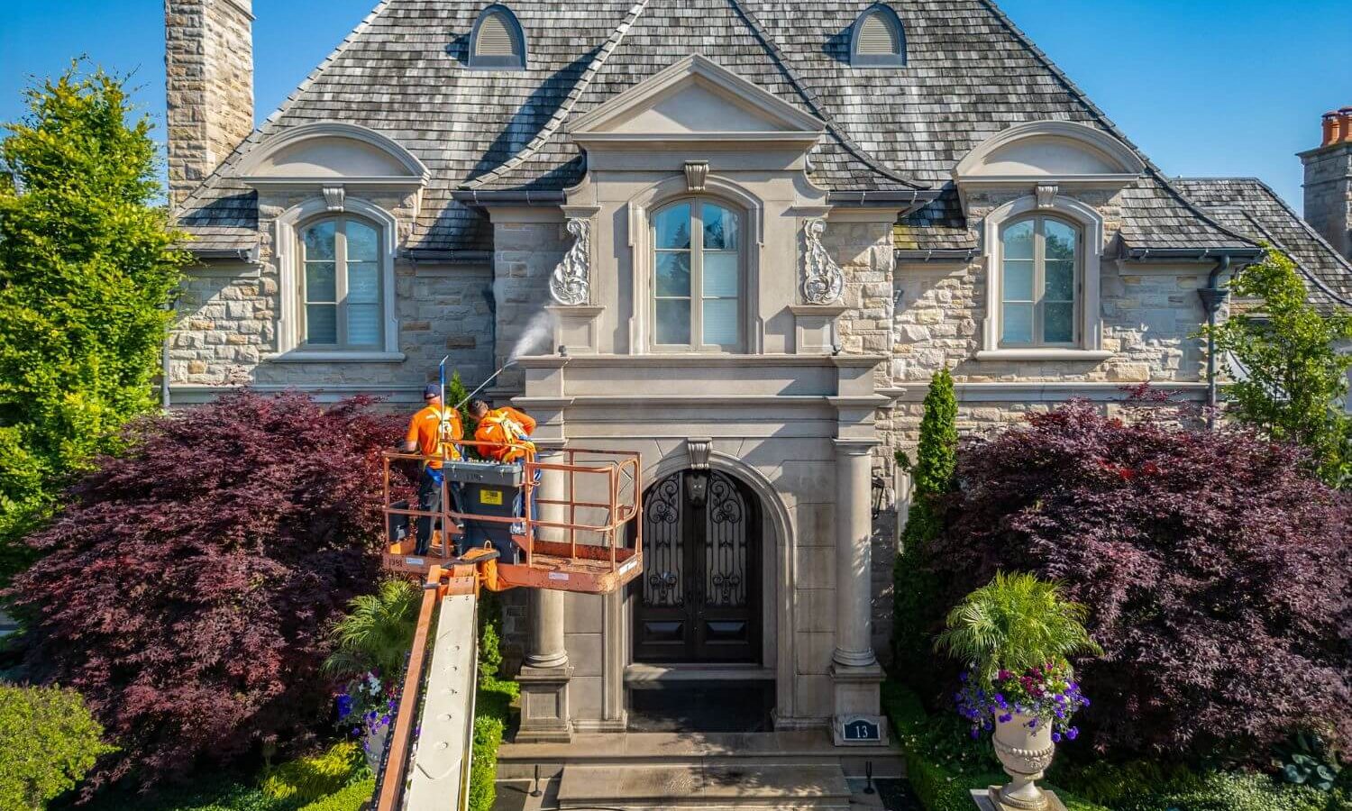 book full house power washing services