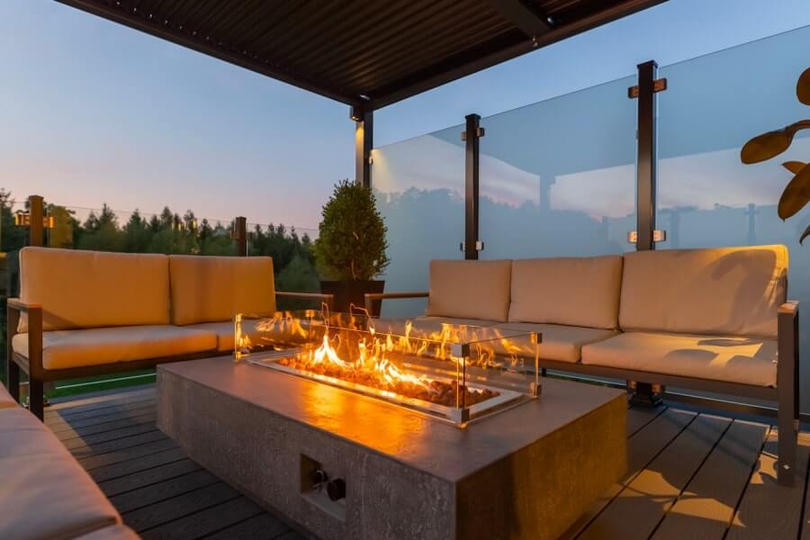 Outdoor fire pit