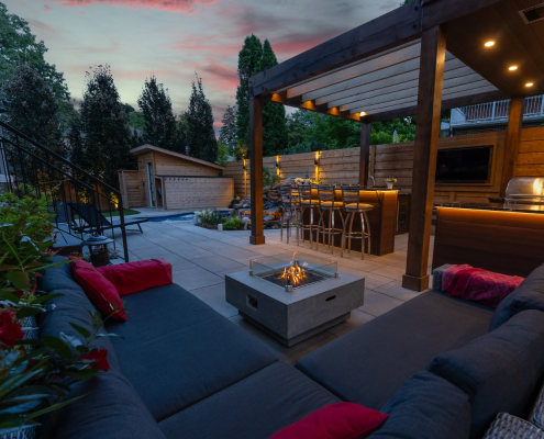 backyard kitchen with lounging area mississauga