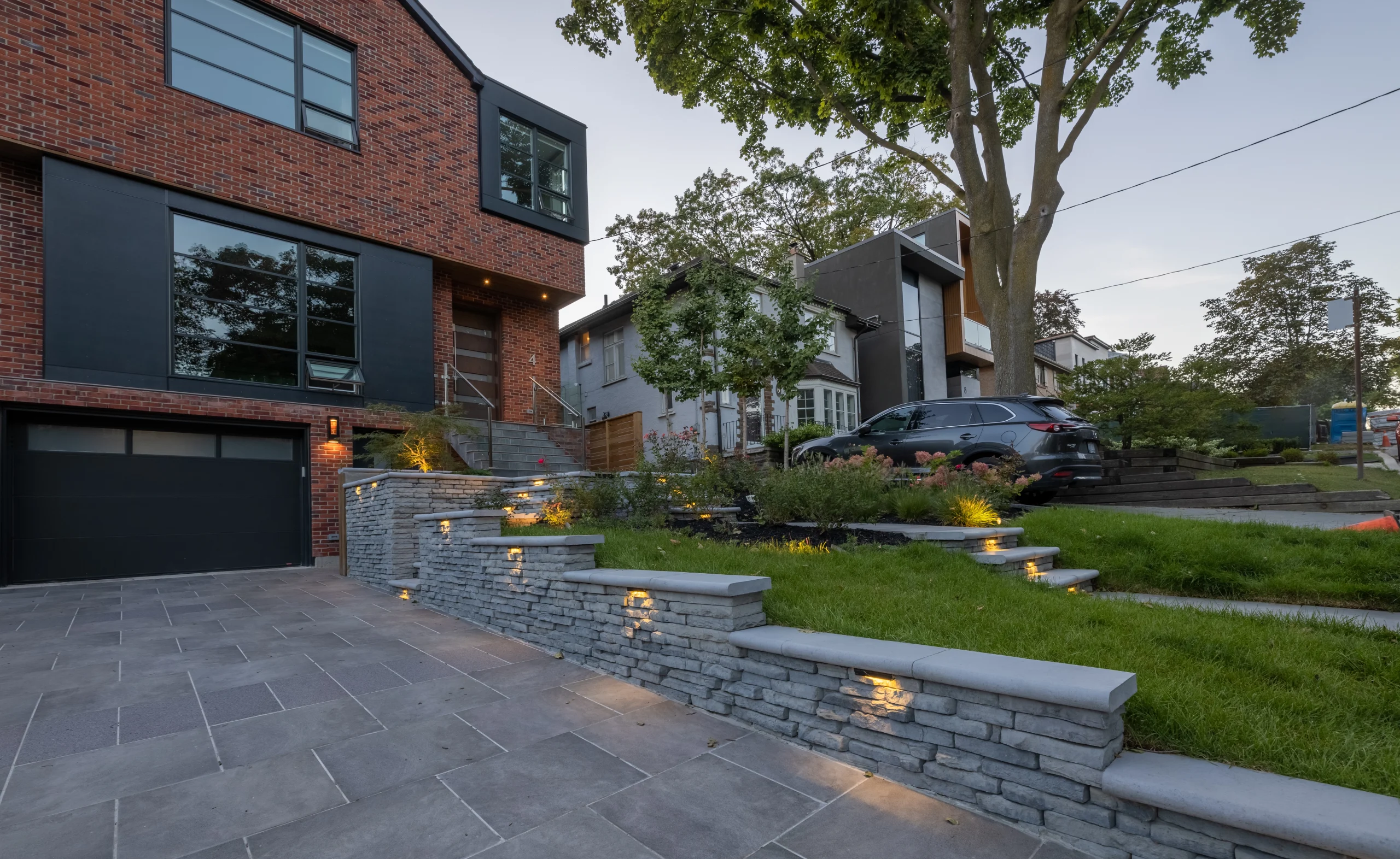 landscaping design with retaining wall