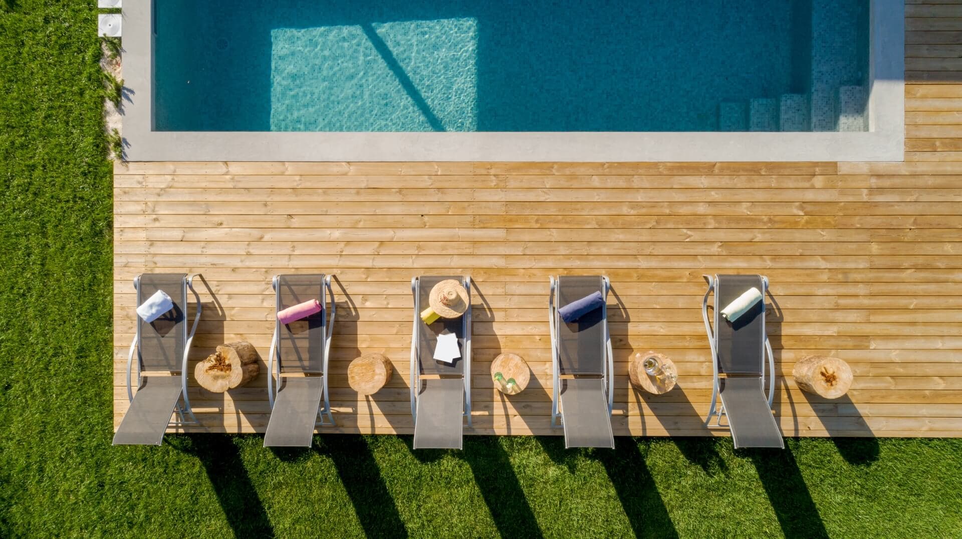 Garden with pool and deck