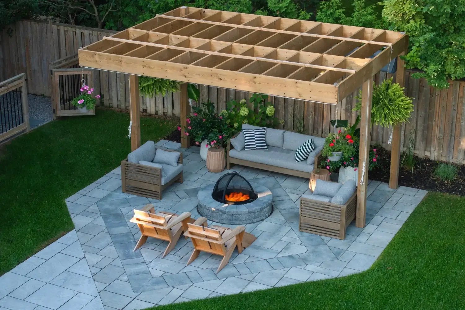 Fire pit with stone pavers
