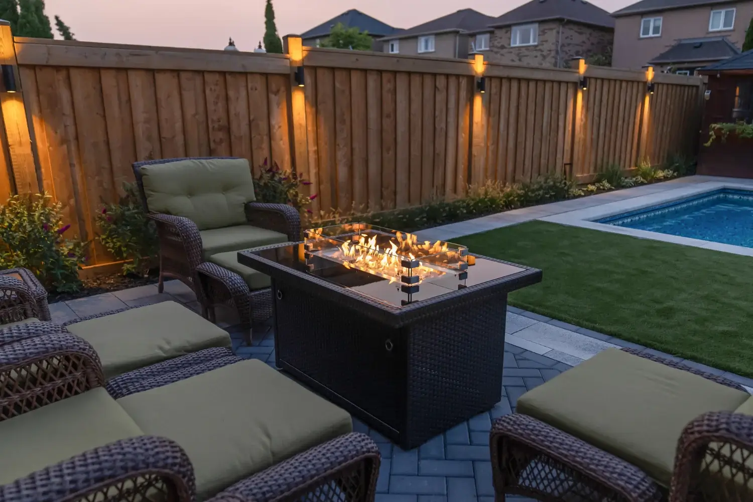 Backyard fence landscaping