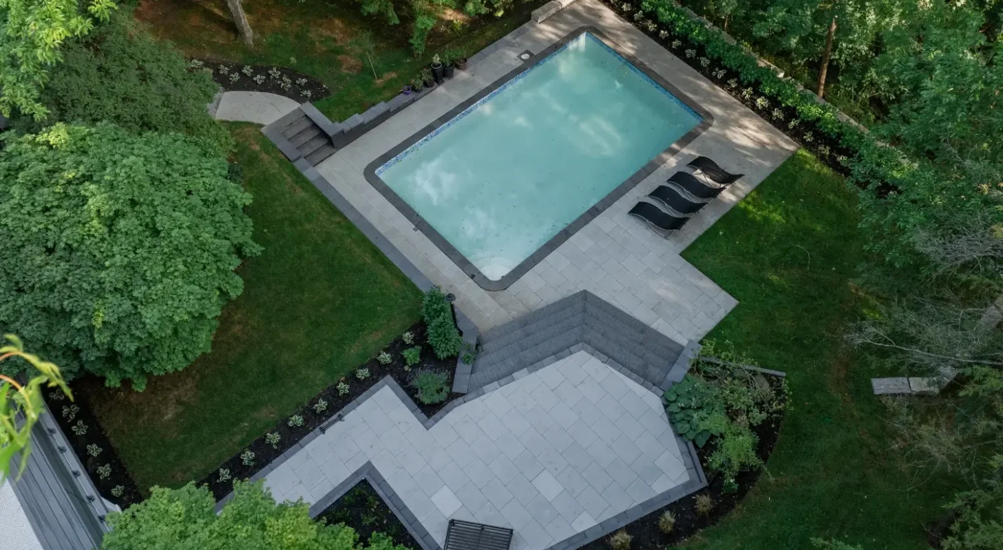 Concrete swimming pool