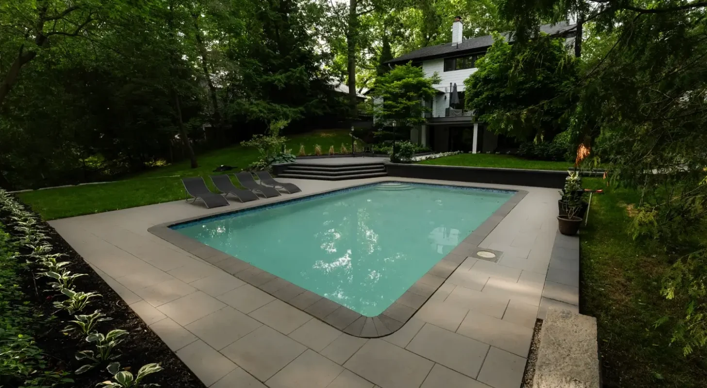 Concrete swimming pool installation