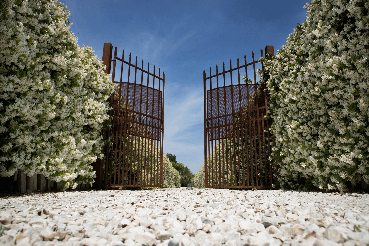 manual driveway gate installation