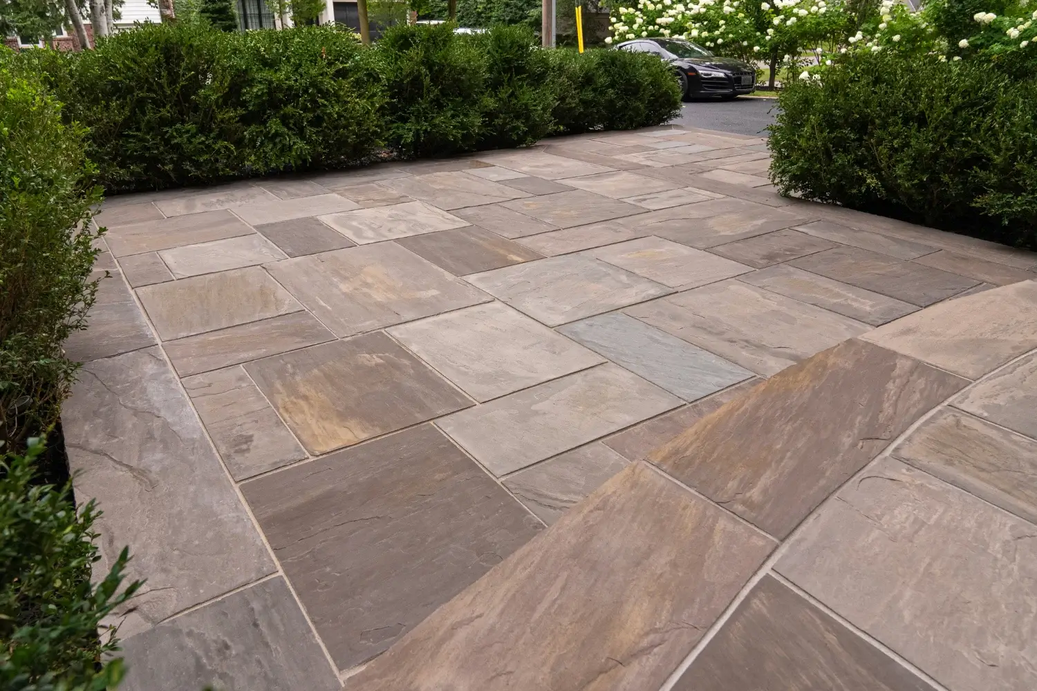 Flagstone interlocking in East York
